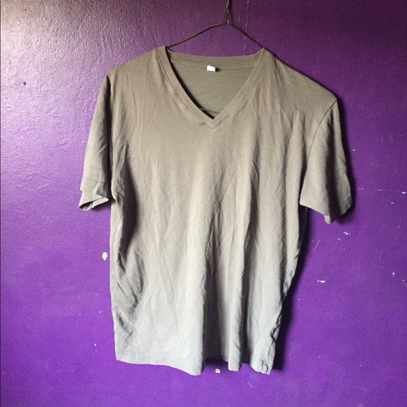 UNIQLO Men’s Small V-Neck Shirt - Picture 2 of 7